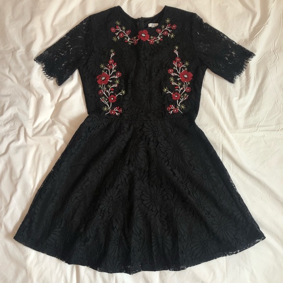 Black dress with embroider flowers from ARDENE - Picture 1 of 4
